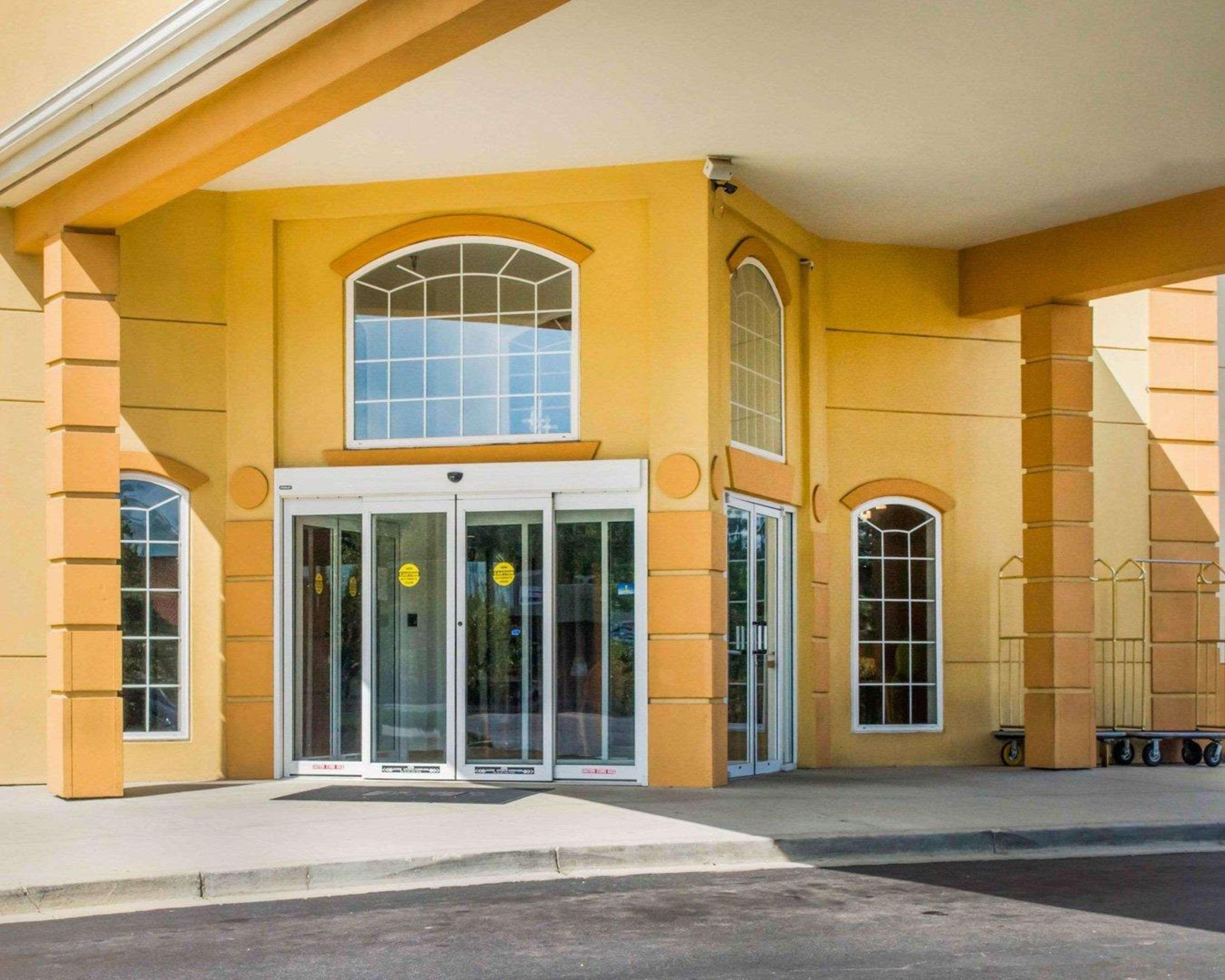 Quality Suites Waldorf Exterior foto