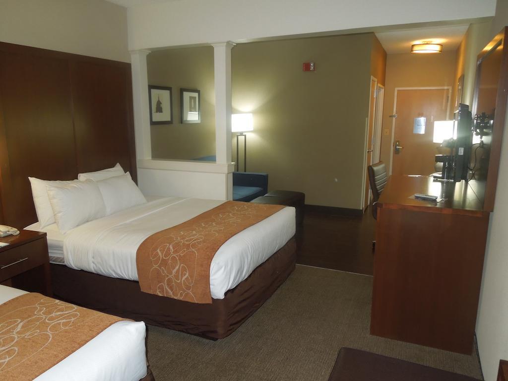 Quality Suites Waldorf Exterior foto