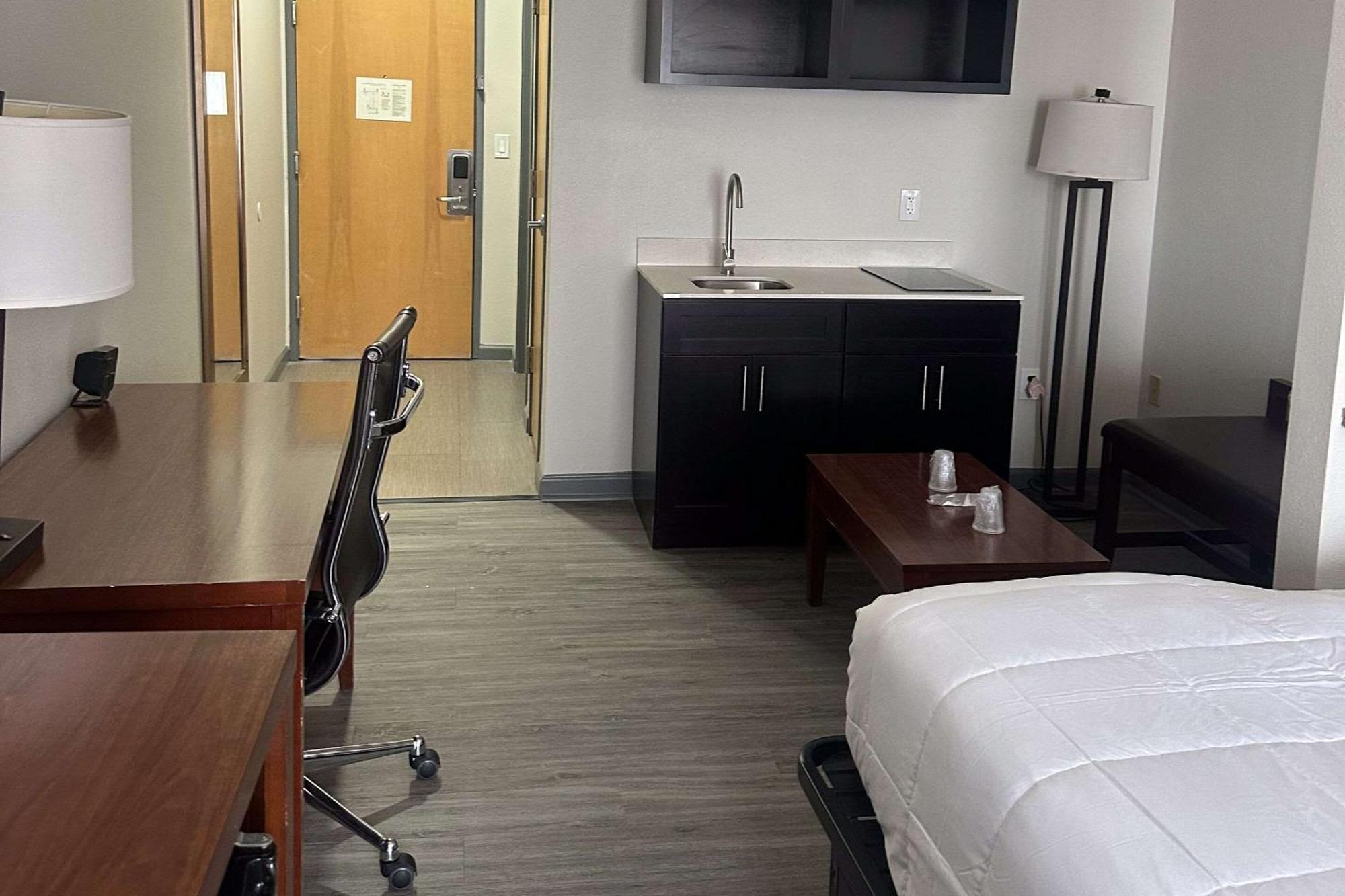 Quality Suites Waldorf Exterior foto