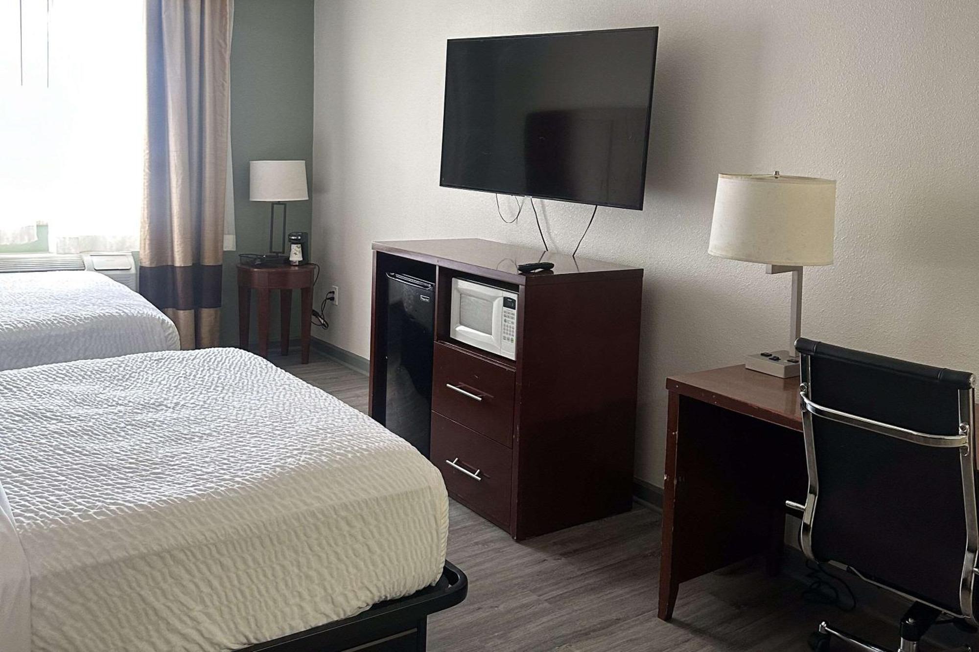 Quality Suites Waldorf Exterior foto